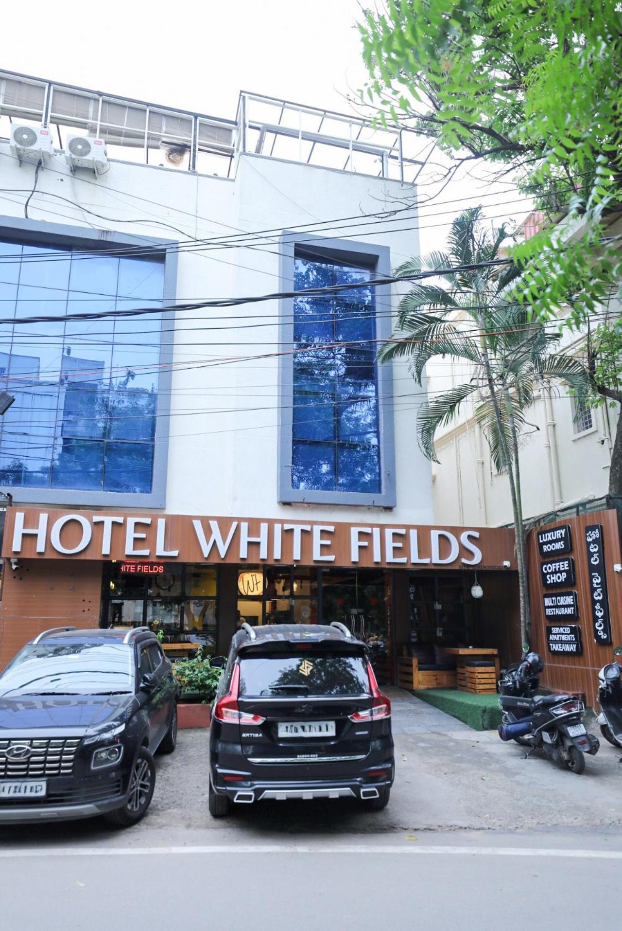 Hotel White Fields Hitec City, Хайдарабад Экстерьер фото