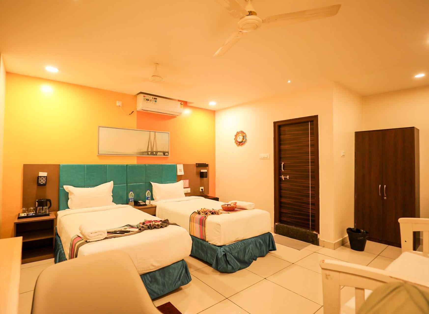 Hotel White Fields Hitec City, Хайдарабад Экстерьер фото