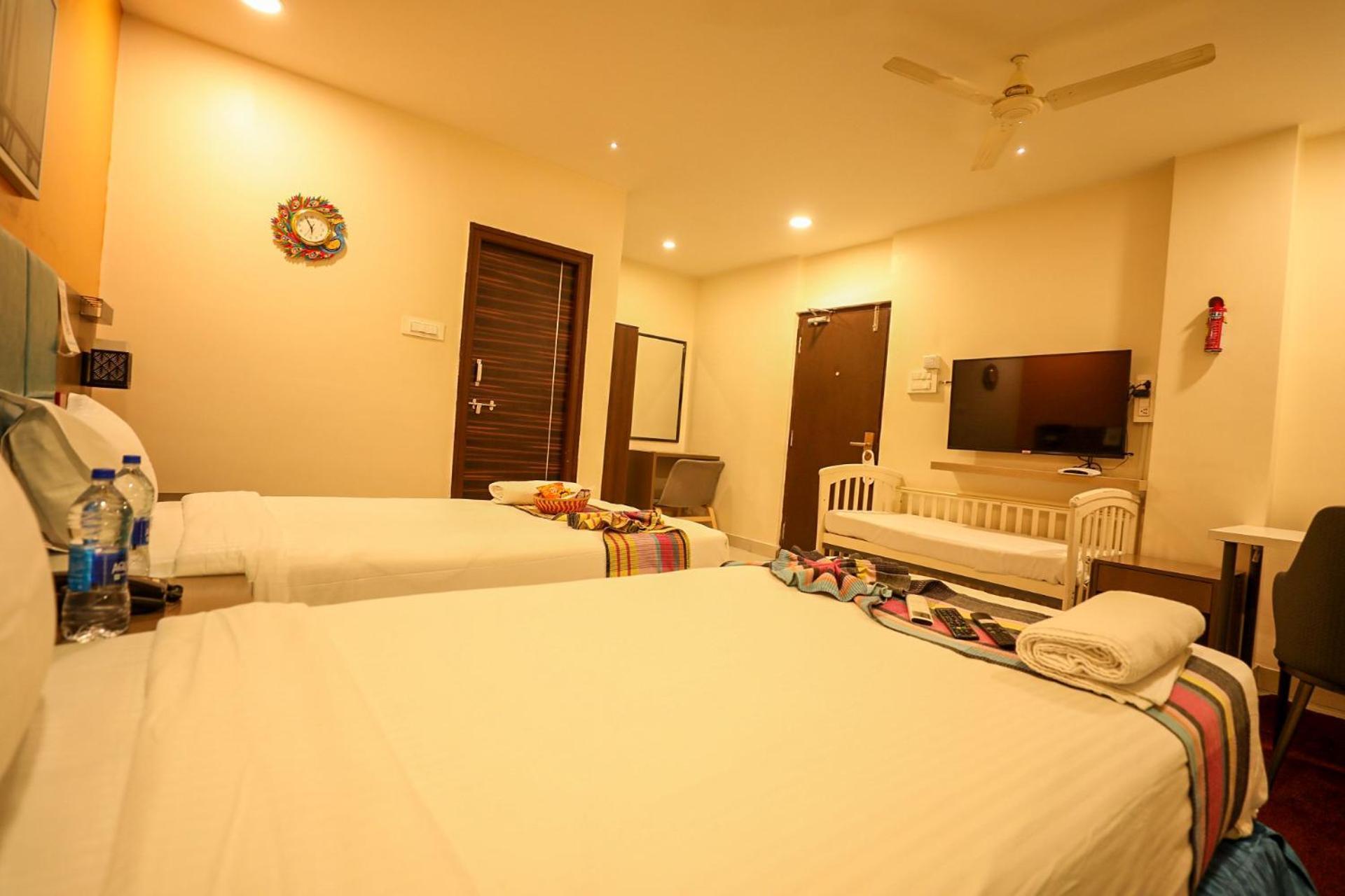 Hotel White Fields Hitec City, Хайдарабад Экстерьер фото